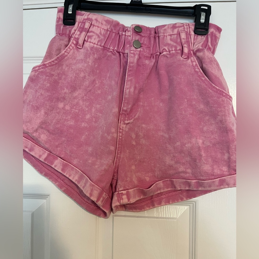 Pink Acid Wash Paper Bag Waist Women's Denim Shorts. NWT. Sz M
